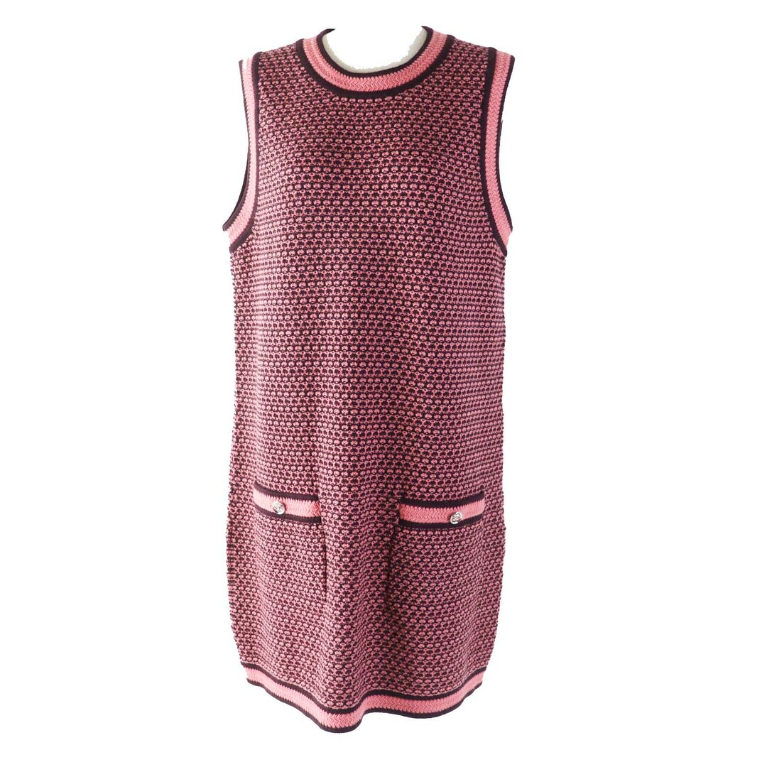 CHANEL - 極美品◎CHANEL シャネル 2023年製 P75435 ココマークボタン付き カシミヤ100％ ニットワンピース／ジャンスカ ピンク ボルドー 44 英国製 正規品 レディース