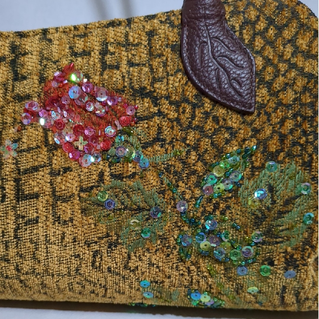Think Bee! - シンクビー ショルダーバッグ 花柄 ビーズ刺繍 Think Bee! - シンクビー ショルダーバッグ 花柄 ビーズ刺繍