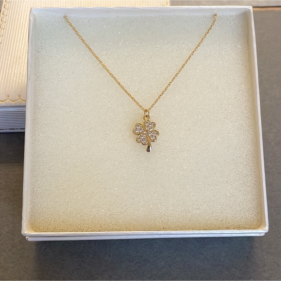 ete - 幸運を呼ぶダイヤモンドクローバーネックレス ゴールド14K ete - 幸運を呼ぶダイヤモンドクローバーネックレス ゴールド14K