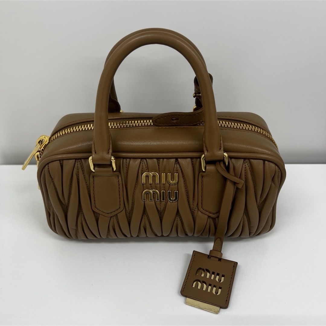 MIU MIU - MIUMIU アルカディ マテラッセレザー バッグの通販 by MIU MIU - MIUMIU アルカディ マテラッセレザー バッグの通販 by