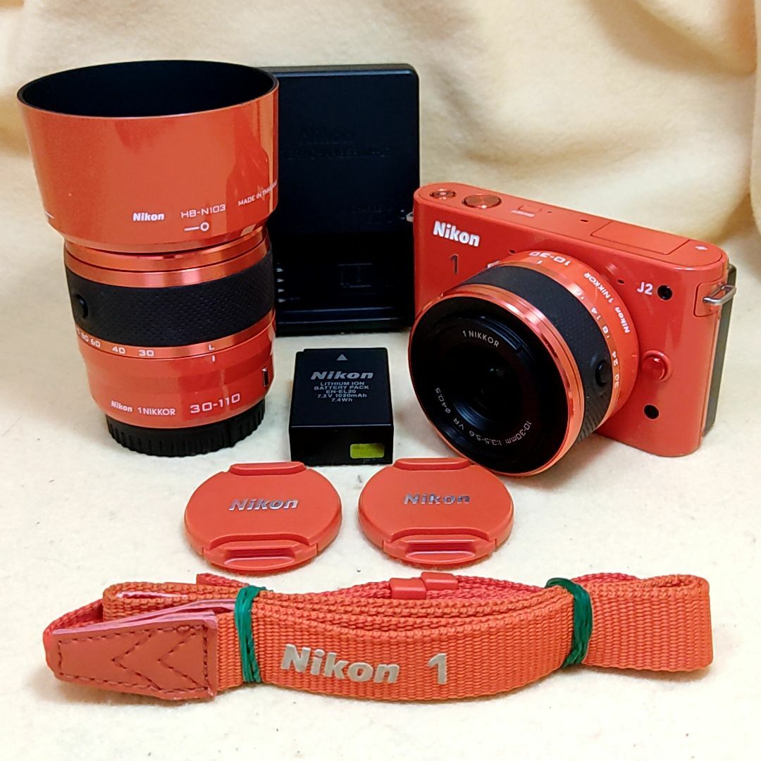 ☆希少色☆ミラーレス一眼カメラ Nikon 1 J2 Wズームレンズ オレンジ ☆希少色☆ミラーレス一眼カメラ Nikon 1 J2 Wズームレンズ オレンジ