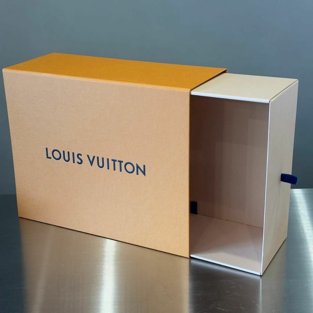 LOUIS VUITTON - 『LOUIS VUITTON』ルイヴィトン (8) LVサイド LOUIS VUITTON - 『LOUIS VUITTON』ルイヴィトン (8) LVサイド