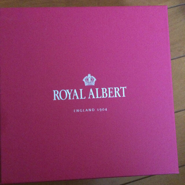 ROYAL ALBERT ティーカップセット インテリア/住まい/日用品のキッチン/食器(グラス/カップ)の商品写真