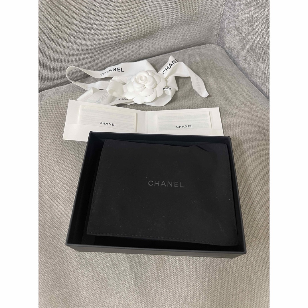 CHANEL - 新品未使用 シャネル 星型 ポーチ シルバー コイン CHANEL - 新品未使用 シャネル 星型 ポーチ シルバー コイン