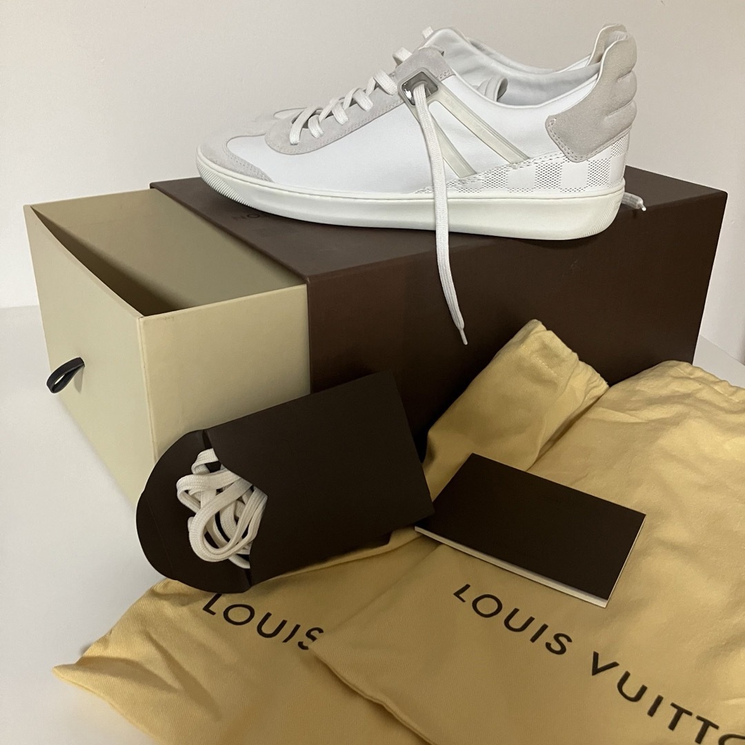 LOUIS VUITTON - 【未使用☆箱付き】LOUIS VUITTON スニーカー LOUIS VUITTON - 【未使用☆箱付き】LOUIS VUITTON スニーカー
