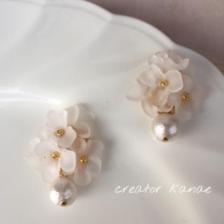 no.263 白い小花のピアス(ピアス)