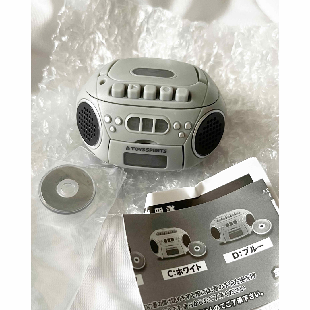 レトロmini cdプレイヤー ガチャ ミニチュア ラジカセ 新品 ガチャ エンタメ/ホビーのおもちゃ/ぬいぐるみ(キャラクターグッズ)の商品写真