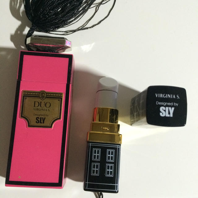 SLY(スライ)のスライ SLY DUO コラボ 携帯灰皿 リップ型ライター セット レディースのファッション小物(その他)の商品写真