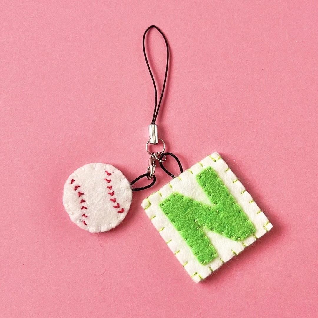 ⚾️野球ボール+イニシャル フェルト ストラップ の通販 by ⚾️野球ボール+イニシャル フェルト ストラップ の通販 by