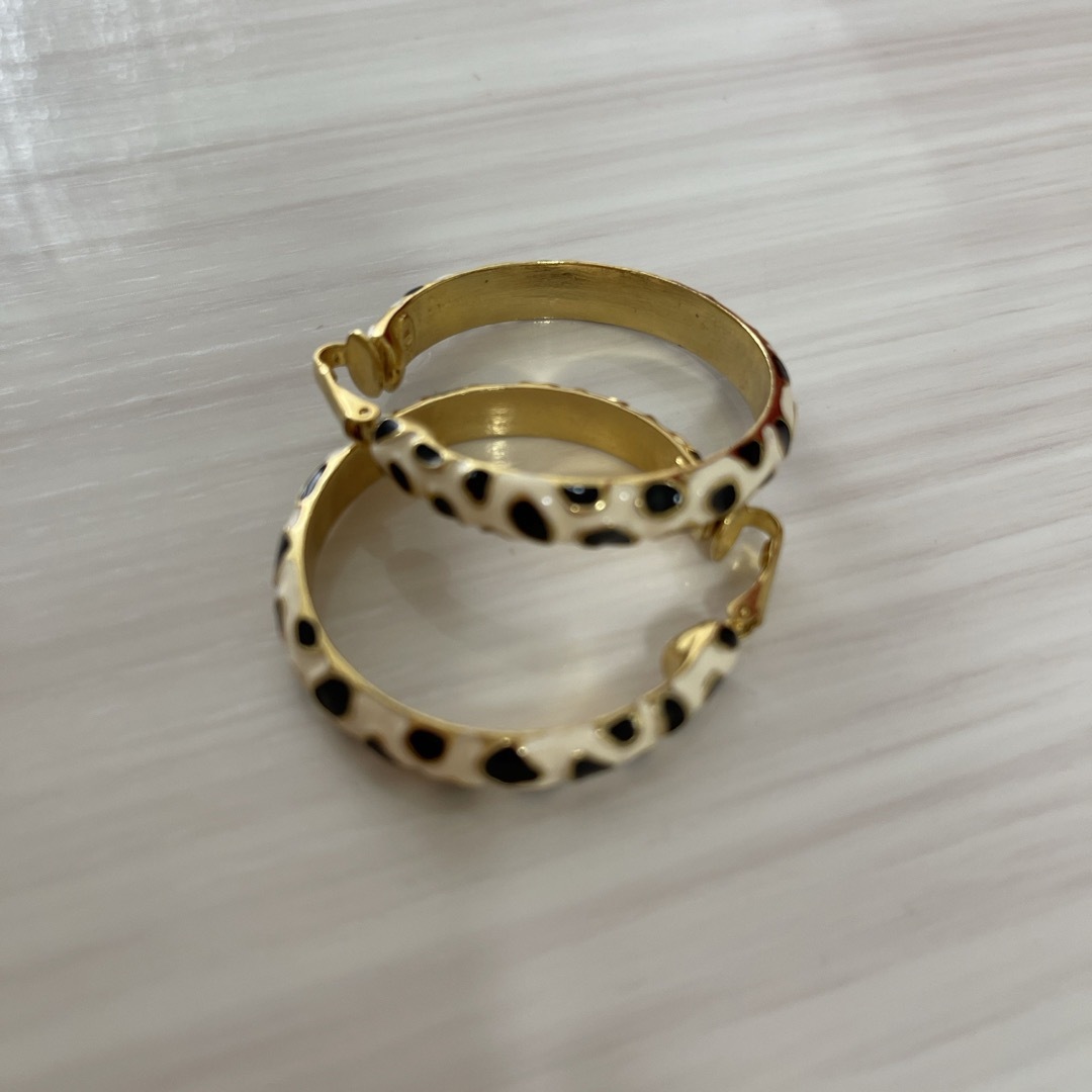 Kenneth Jay Lane(ケネスジェイレーン)のケネスレイジェーンアニマルフープイヤリング美品 レディースのアクセサリー(イヤリング)の商品写真