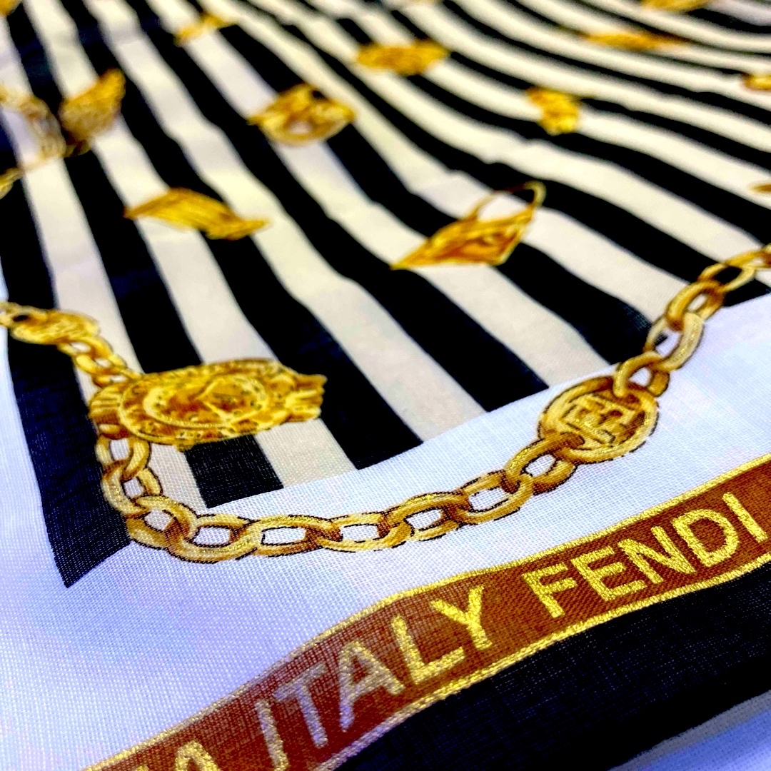 FENDI - FENDI ハンカチ2枚セット 時計 パンプス バック 香水 FENDI - FENDI ハンカチ2枚セット 時計 パンプス バック 香水