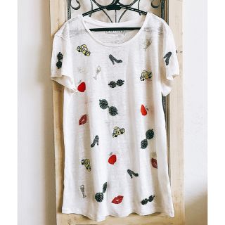 アリスアンドオリビア(Alice+Olivia)のAlice+Olivia アイコンロゴTシャツ ビーズ レア 美品 送料込 (Tシャツ(半袖/袖なし))