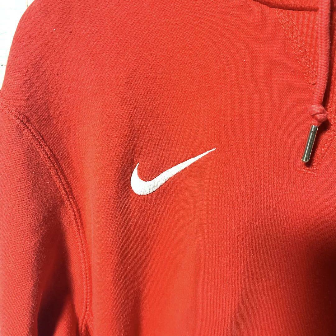 NIKE - 【希少デザイン】NIKE 刺繍ロゴ レッド パーカー メンズ NIKE - 【希少デザイン】NIKE 刺繍ロゴ レッド パーカー メンズ