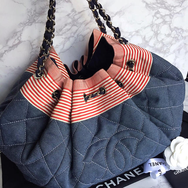 CHANEL(シャネル)の超美品 シャネル 正規品 チェーンバッグ♡ レディースのバッグ(ショルダーバッグ)の商品写真