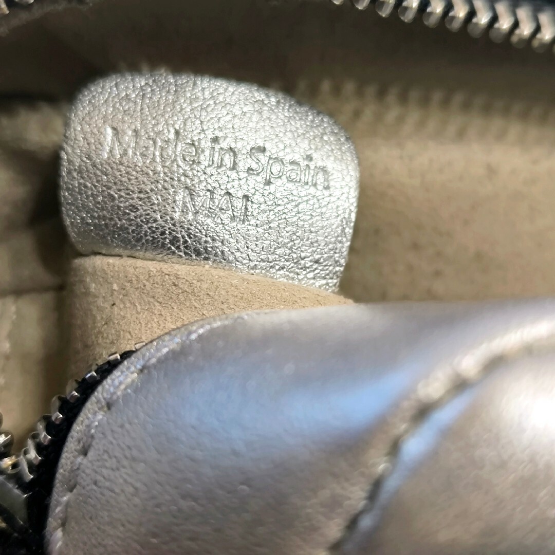 J&M DAVIDSON ミニショルダーバッグ リップスティック シルバー J&M DAVIDSON ミニショルダーバッグ リップスティック シルバー