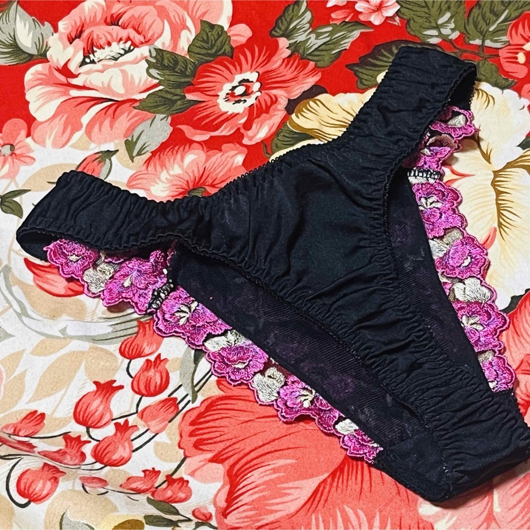 PEACH JOHN - ☆PEACH JOHN☆豪華花柄刺繍レースTバックソング PEACH JOHN - ☆PEACH JOHN☆豪華花柄刺繍レースTバックソング