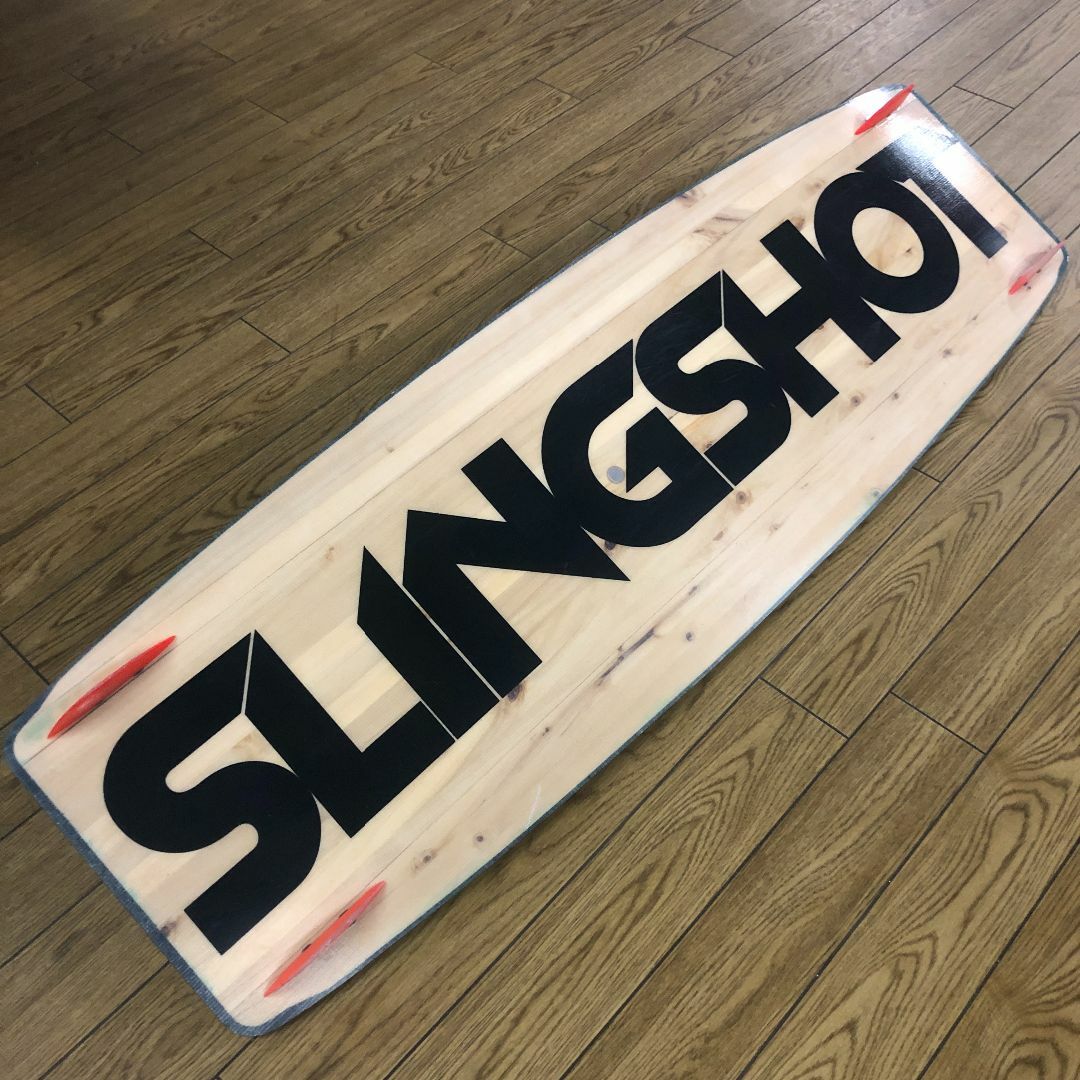 中古カイトボード】SLINGSHOT Darko 132 正規品 カイトボードの 中古カイトボード】SLINGSHOT Darko 132 正規品 カイトボードの