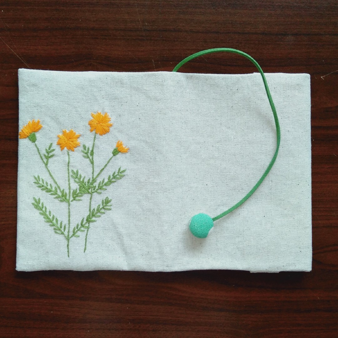 文庫本刺繍のブックカラー マリーゴールドの通販 by nobukoggg's 文庫本刺繍のブックカラー マリーゴールドの通販 by nobukoggg's