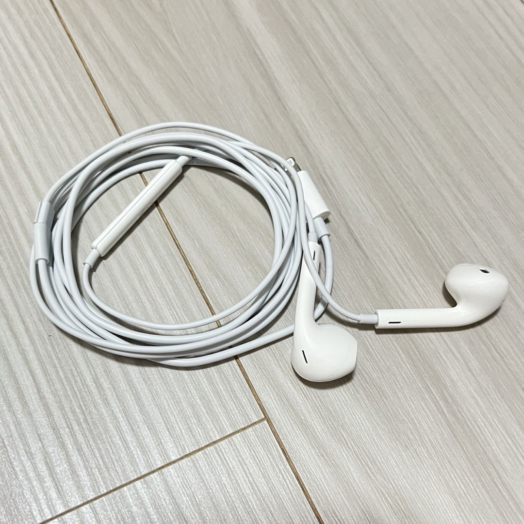 iPhone(アイフォーン)のiPhone イヤホン ライトニング スマホ/家電/カメラのオーディオ機器(ヘッドフォン/イヤフォン)の商品写真