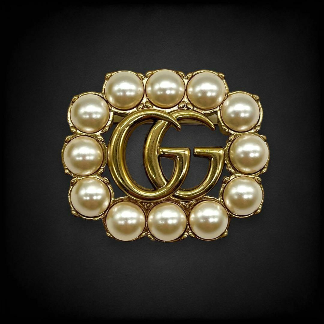Gucci - 現行 完売品 グッチ ブローチ パール マーモント ダブル Gucci - 現行 完売品 グッチ ブローチ パール マーモント ダブル