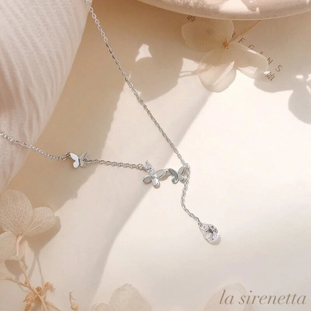 Butterfly choker necklace レディースのアクセサリー(ネックレス)の商品写真