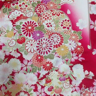 着物 振袖 まり 鞠 毬 菊 桜 藤 籠 赤 ピンク 白 グラデーション 着物 振袖 まり 鞠 毬 菊 桜 藤 籠 赤 ピンク 白 グラデーション