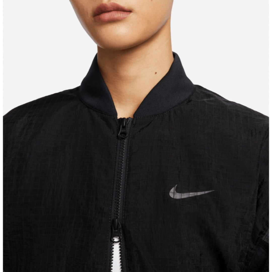 NIKE - ナイキ エッセンシャルズ ウーブン バーシティ ボンバー NIKE - ナイキ エッセンシャルズ ウーブン バーシティ ボンバー