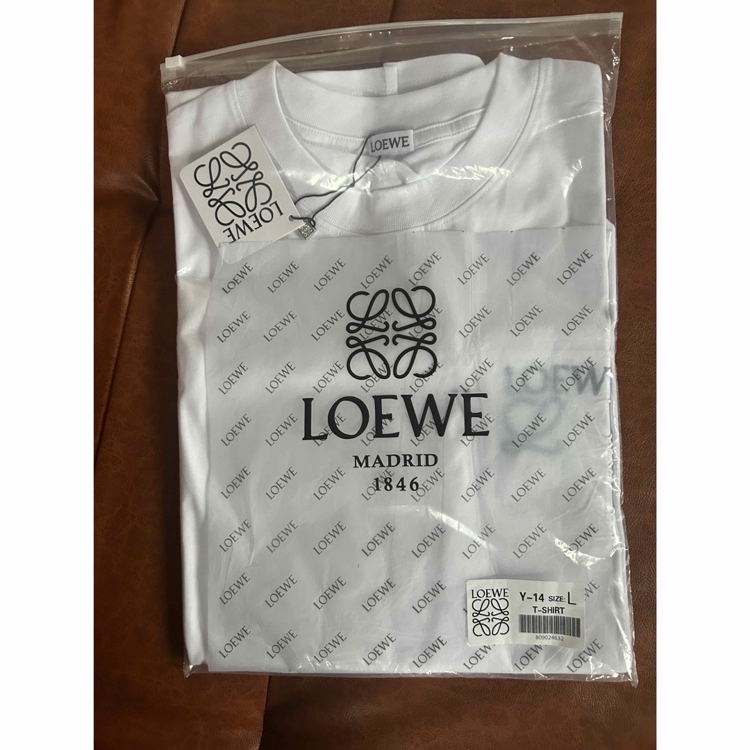 LOEWE - 新品 Loewe ロエベ レギュラーフィット Tシャツ Lサイズ LOEWE - 新品 Loewe ロエベ レギュラーフィット Tシャツ Lサイズ