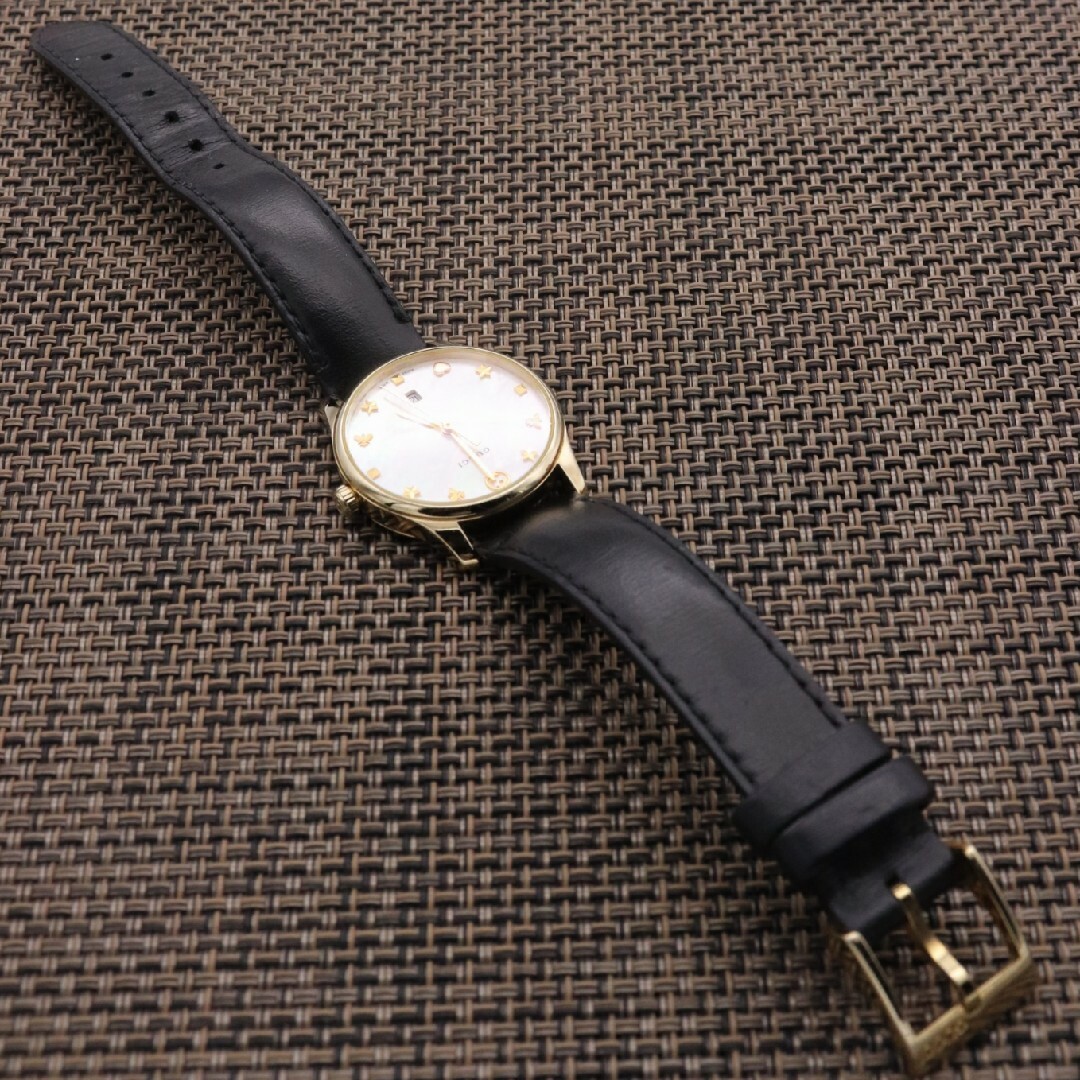 GUCCI - 正規品【新品電池】GUCCI 126.5/ホワイトシェル ビー GUCCI - 正規品【新品電池】GUCCI 126.5/ホワイトシェル ビー