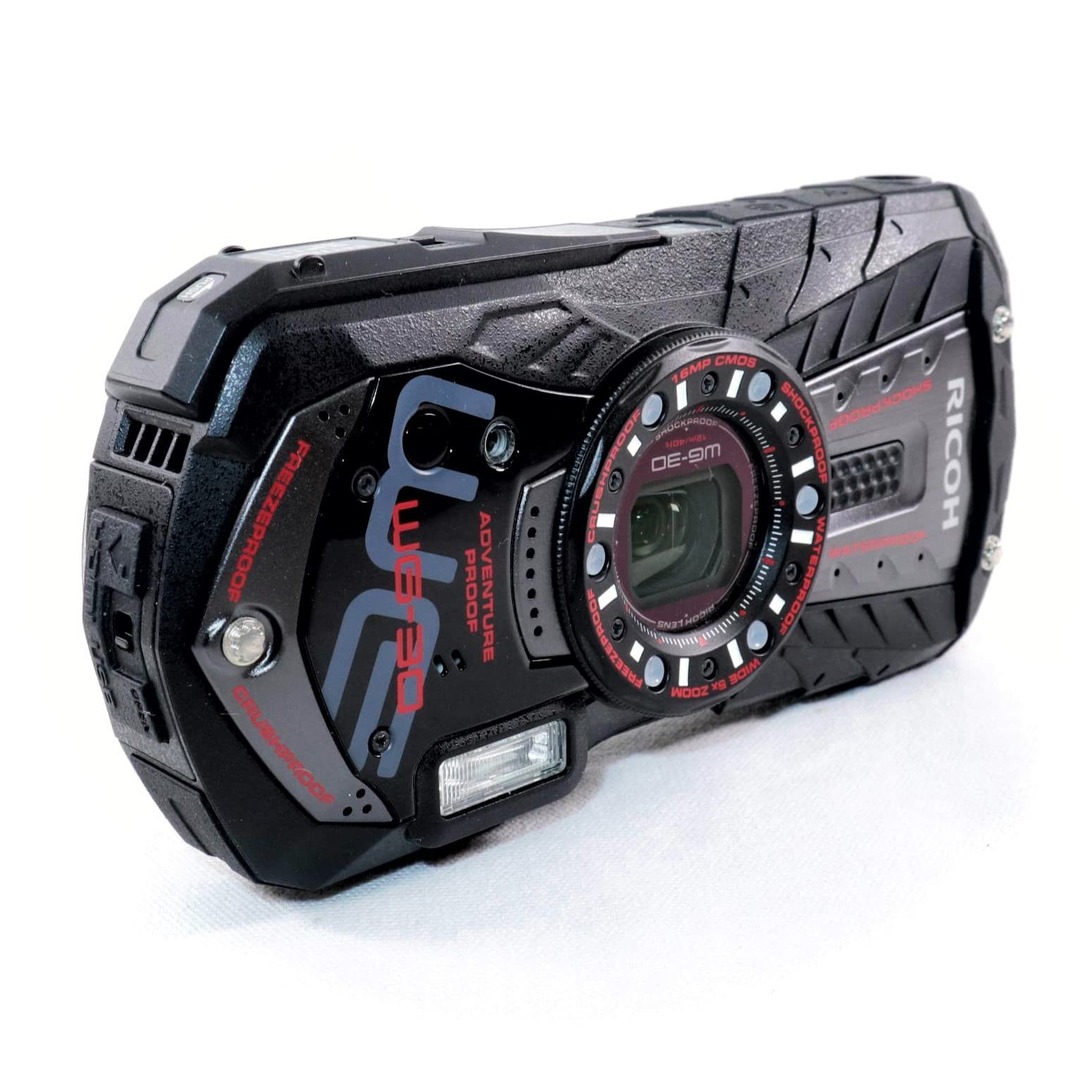 新品級》 防水 デジタルカメラ RICOH WG-30 CALSモード エボニー 新品級》 防水 デジタルカメラ RICOH WG-30 CALSモード エボニー