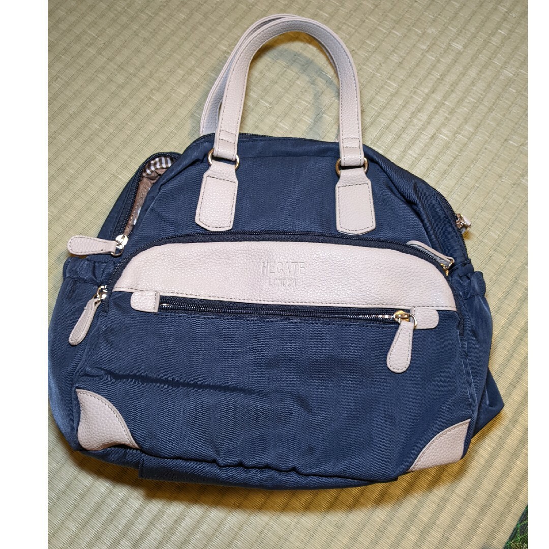 HECATE LONDON　リュック　紺色 レディースのバッグ(リュック/バックパック)の商品写真