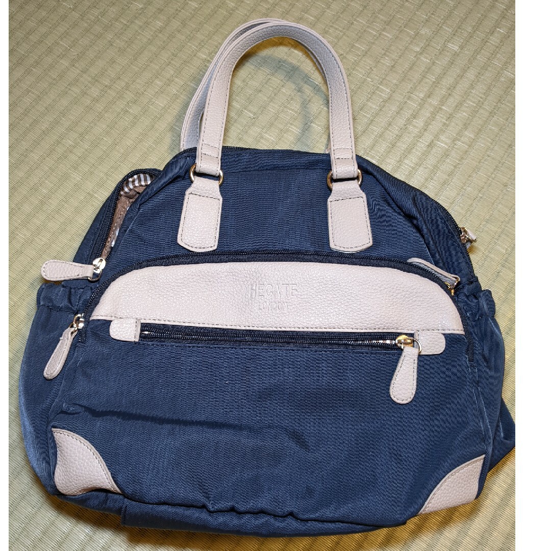 HECATE LONDON　リュック　紺色 レディースのバッグ(リュック/バックパック)の商品写真