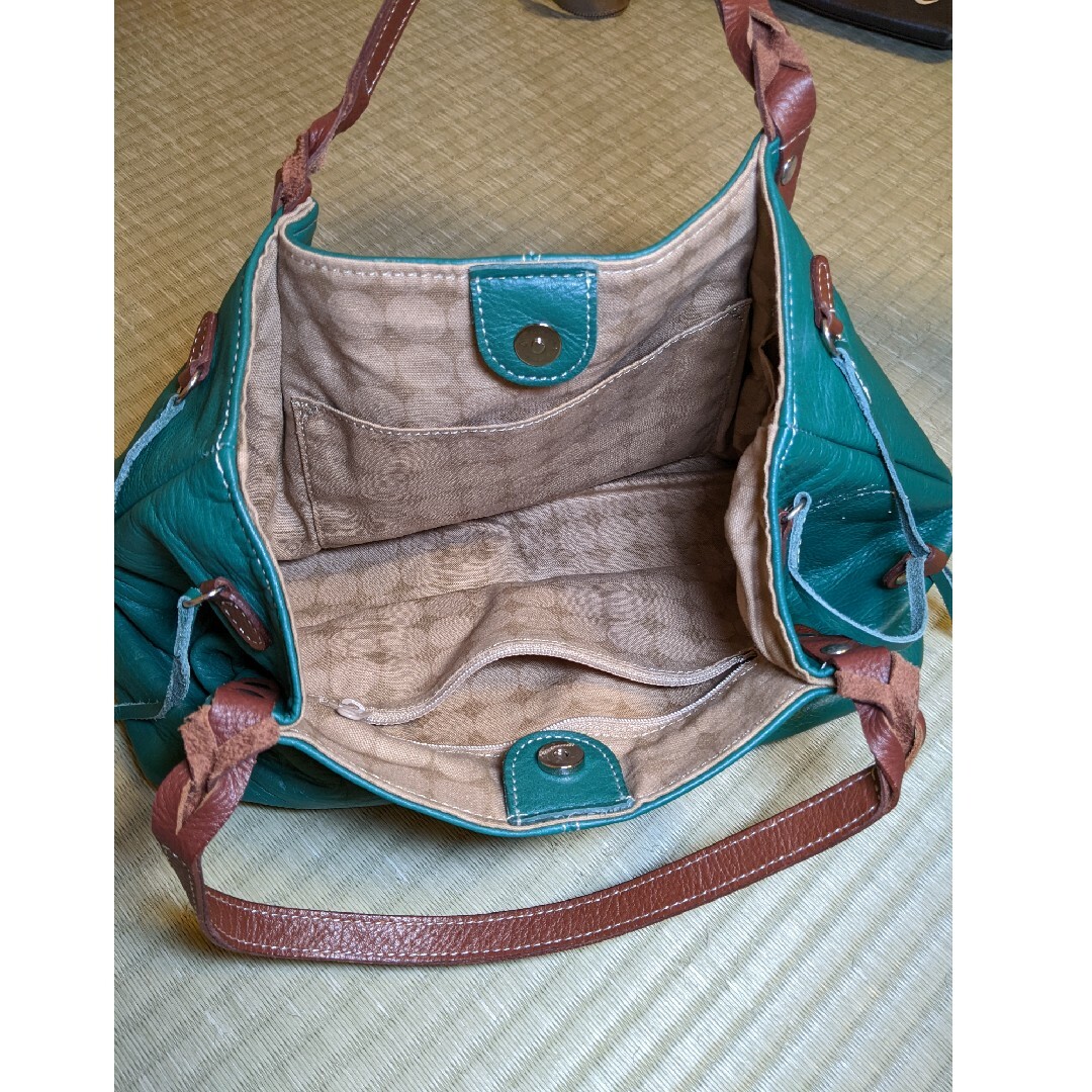 革製バッグ　緑色 レディースのバッグ(ハンドバッグ)の商品写真
