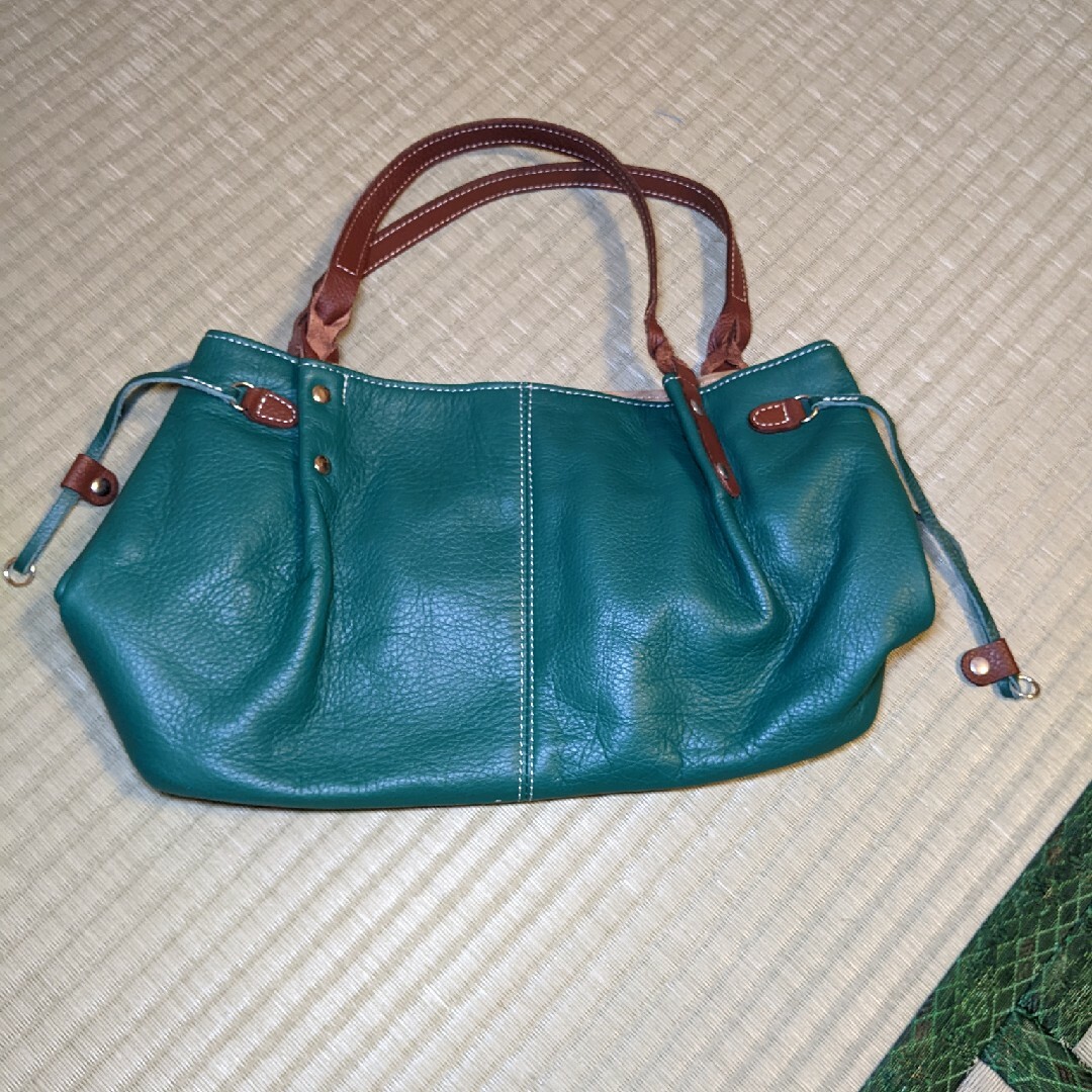 革製バッグ　緑色 レディースのバッグ(ハンドバッグ)の商品写真