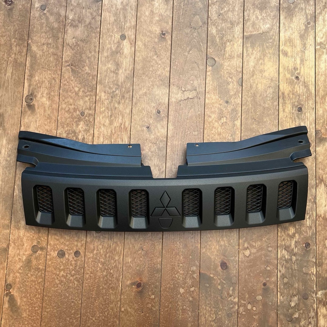 yutomaru様専用 デリカD5 フロントグリル チッピング塗装品 yutomaru様専用 デリカD5 フロントグリル チッピング塗装品