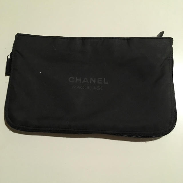 CHANEL(シャネル)の【中古品】シャネルノベルティポーチ レディースのファッション小物(ポーチ)の商品写真