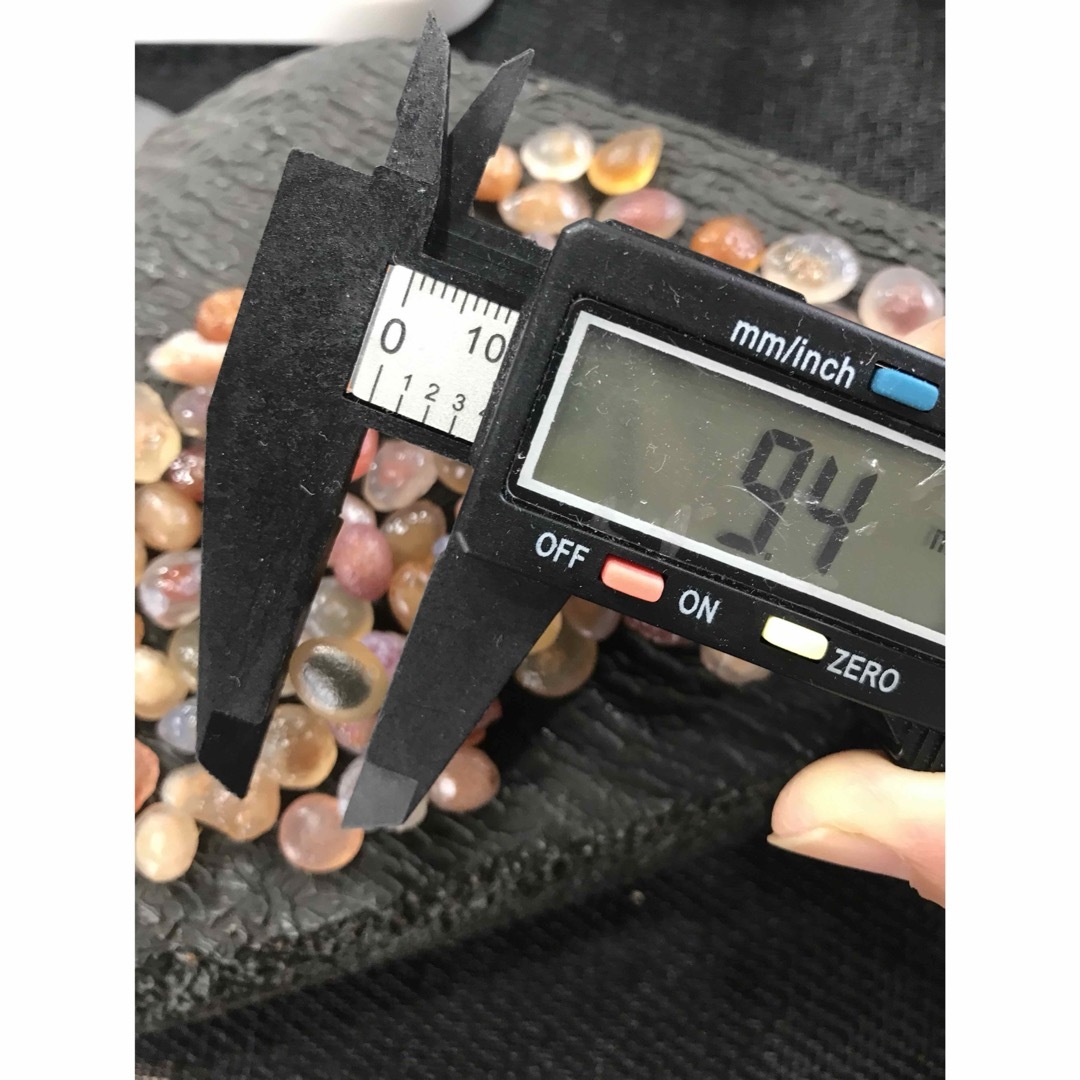 ゴビ石1281 ゴビ瑪瑙 原石 極小粒 カラーフル 置物 ゴビ石1281 ゴビ瑪瑙 原石 極小粒 カラーフル 置物