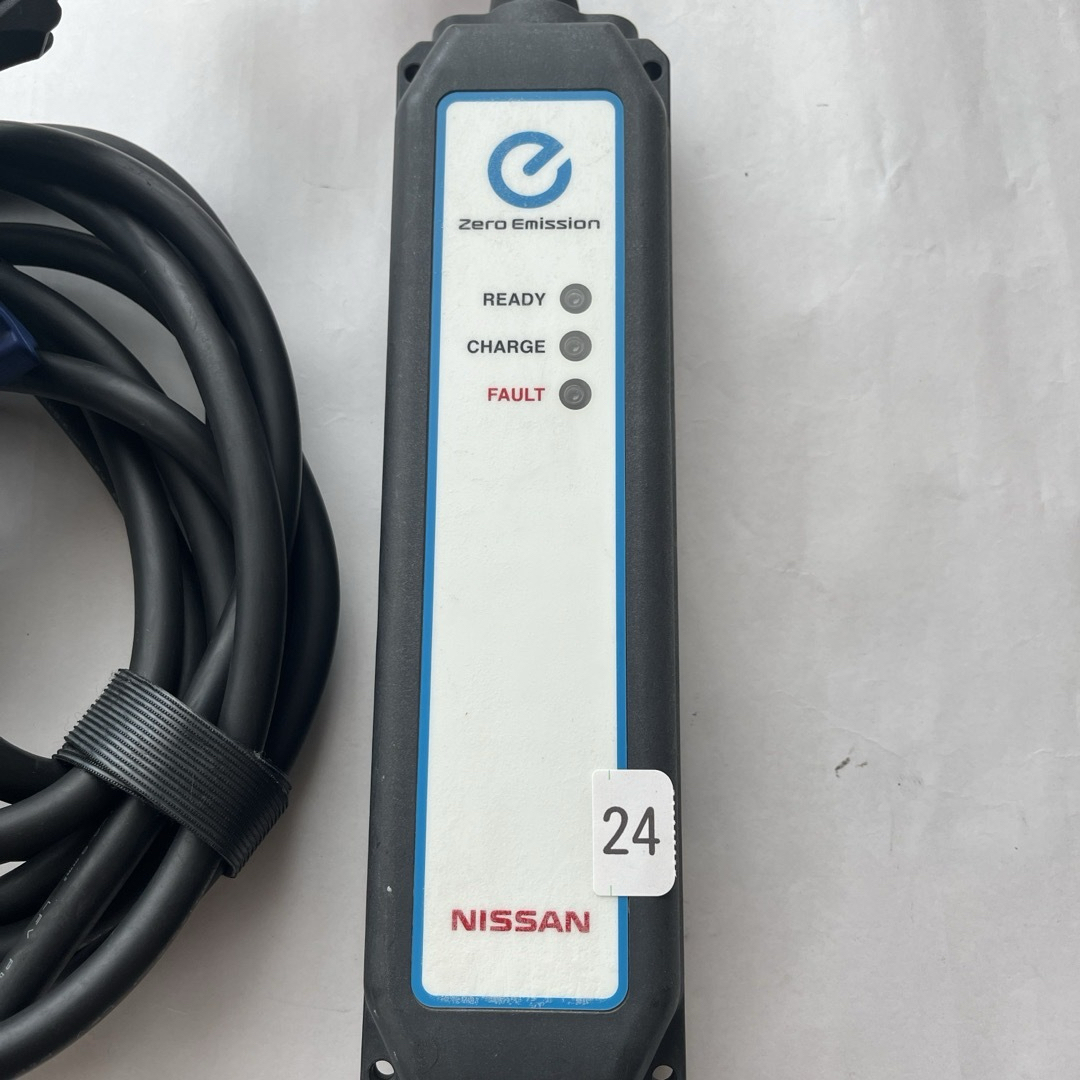 24 【送料込】 純正 日産リーフ 充電ケーブル 3NK5E 24 【送料込】 純正 日産リーフ 充電ケーブル 3NK5E