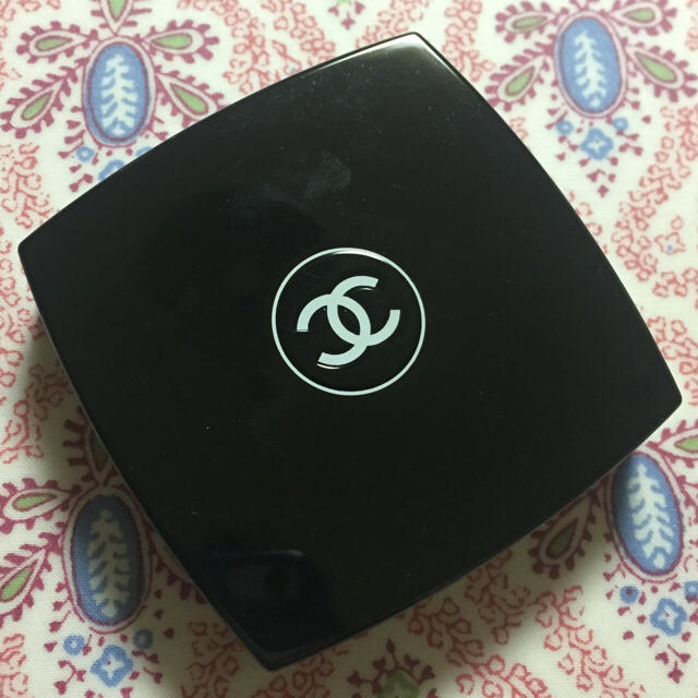 CHANEL(シャネル)のシャネル アイブローパウダー 「ル スルスィル ドゥ シャネル」 コスメ/美容のベースメイク/化粧品(パウダーアイブロウ)の商品写真