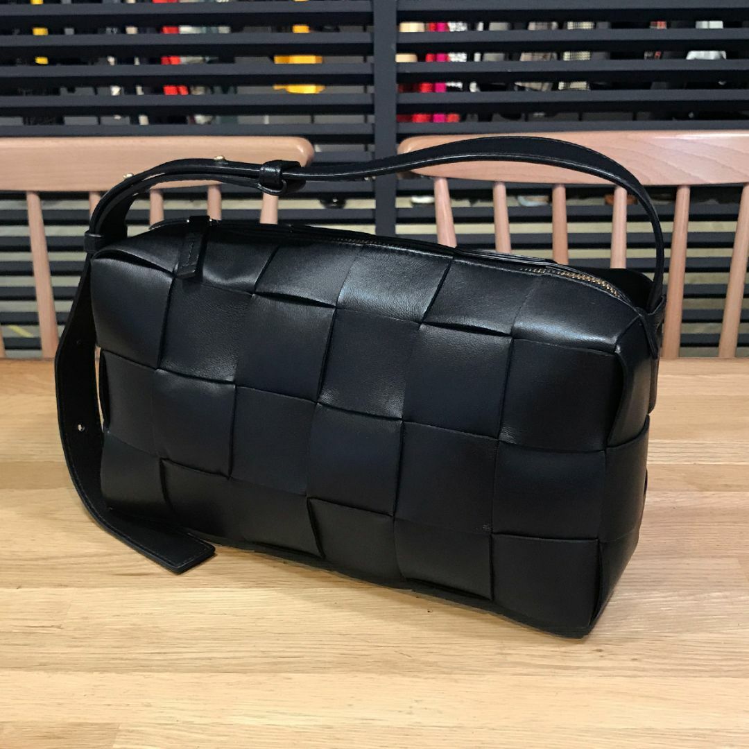 BOTTEGA VENETA - 新品同様 ボッテガヴェネタ ブリック カセット ショルダーバッグ 肩掛け 黒