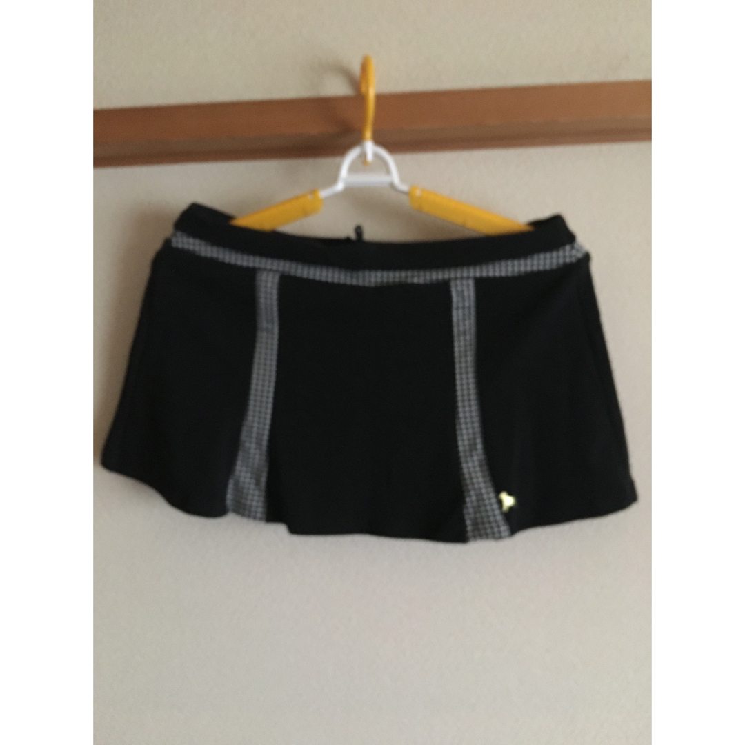 DESCENTE(デサント)のHUITIEMEストレッチスカ-ト★新品 スポーツ/アウトドアのトレーニング/エクササイズ(その他)の商品写真