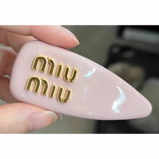 MIU MIU(ヘアアクセサリー ・ ピンク/桃色系)のフリマアイテム一覧 MIU MIU(ヘアアクセサリー ・ ピンク/桃色系)のフリマアイテム一覧