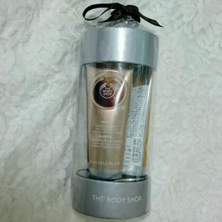 ザボディショップ(THE BODY SHOP)の〔新品〕ザ・ボディショップ　ハンドクリーム3本セット☆ラッピング付(ハンドクリーム)