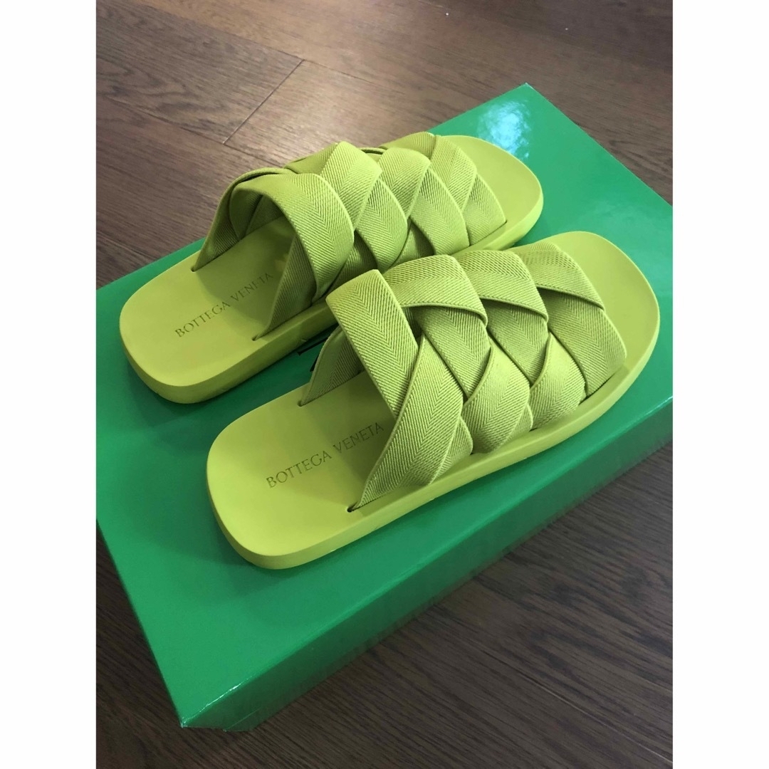 美品☆ボッテガヴェネタ サンダル 39サイズ キウイカラー 美品☆ボッテガヴェネタ サンダル 39サイズ キウイカラー