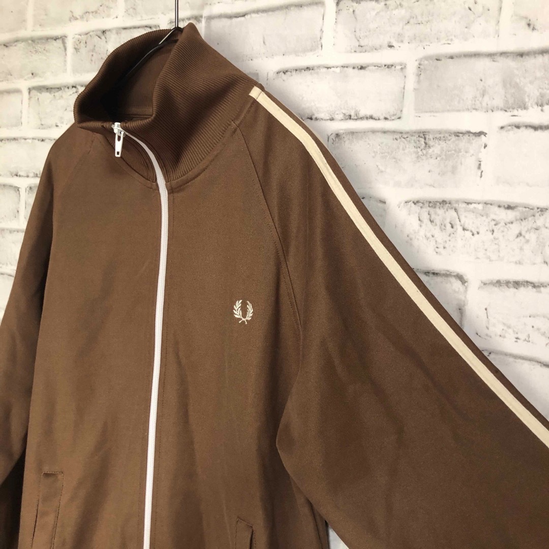 FRED PERRY - ブラウン⭐️Fred Perry トラックジャケットS 刺繍 FRED PERRY - ブラウン⭐️Fred Perry トラックジャケットS 刺繍