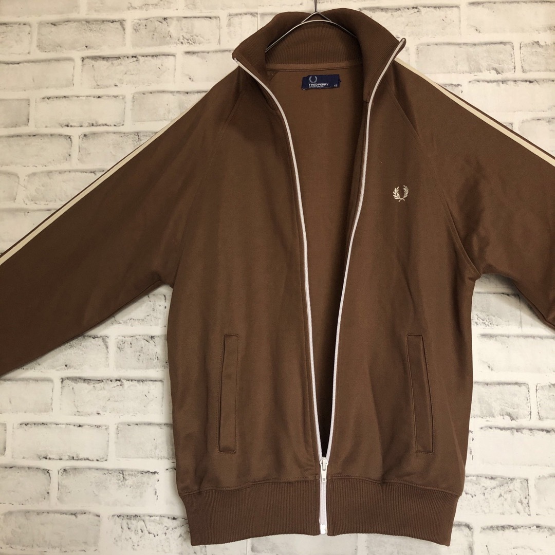 FRED PERRY - ブラウン⭐️Fred Perry トラックジャケットS 刺繍 FRED PERRY - ブラウン⭐️Fred Perry トラックジャケットS 刺繍