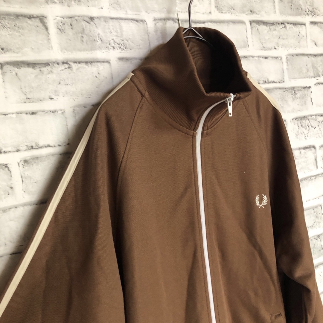 FRED PERRY - ブラウン⭐️Fred Perry トラックジャケットS 刺繍 FRED PERRY - ブラウン⭐️Fred Perry トラックジャケットS 刺繍