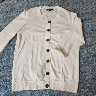 BURBERRY(カーディガン ・ ホワイト/白色系)のフリマアイテム一覧 BURBERRY(カーディガン ・ ホワイト/白色系)のフリマアイテム一覧