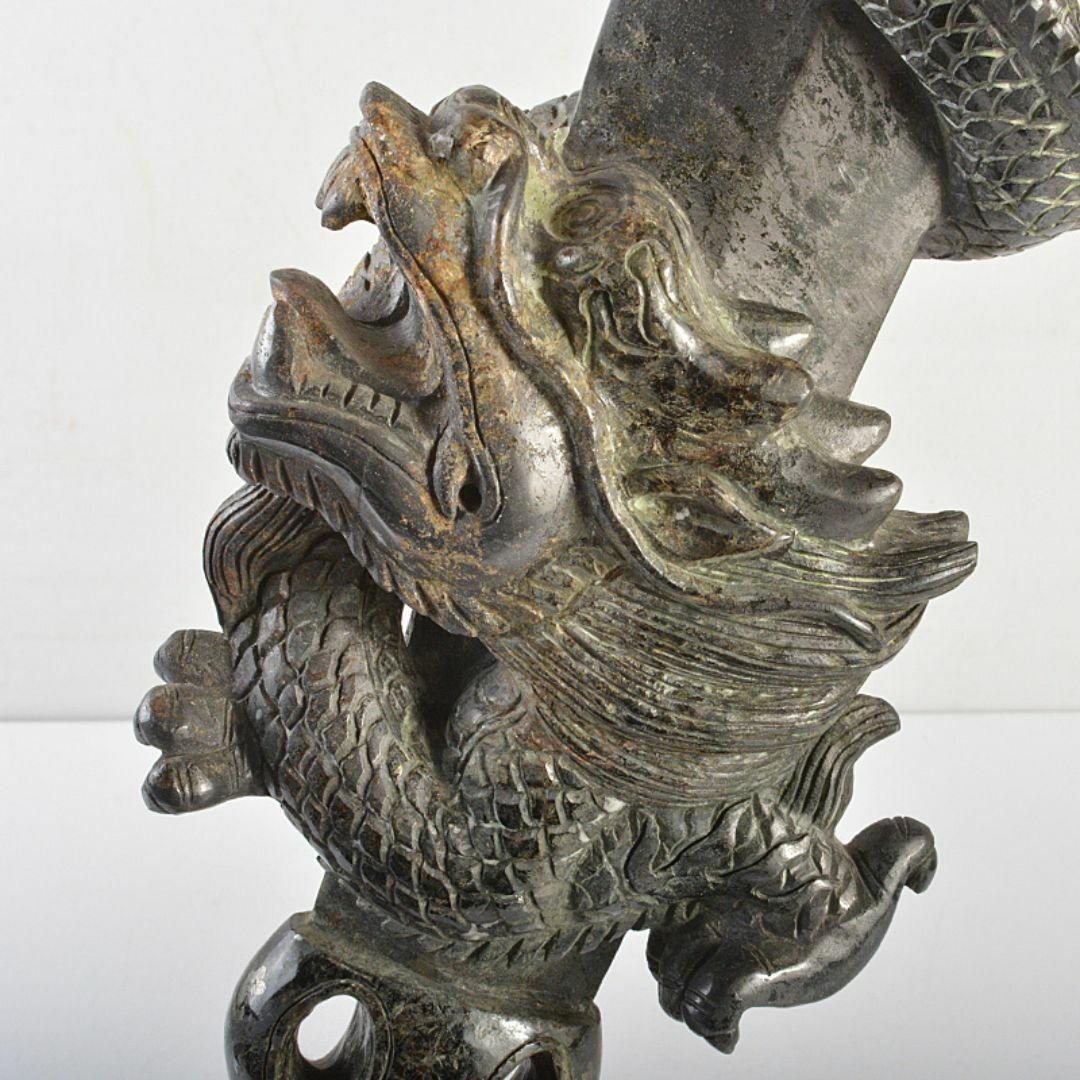 玉石彫刻 龍神 具利伽羅大龍 不動明王 約2kg 唐木台付 V R7519 玉石彫刻 龍神 具利伽羅大龍 不動明王 約2kg 唐木台付 V R7519