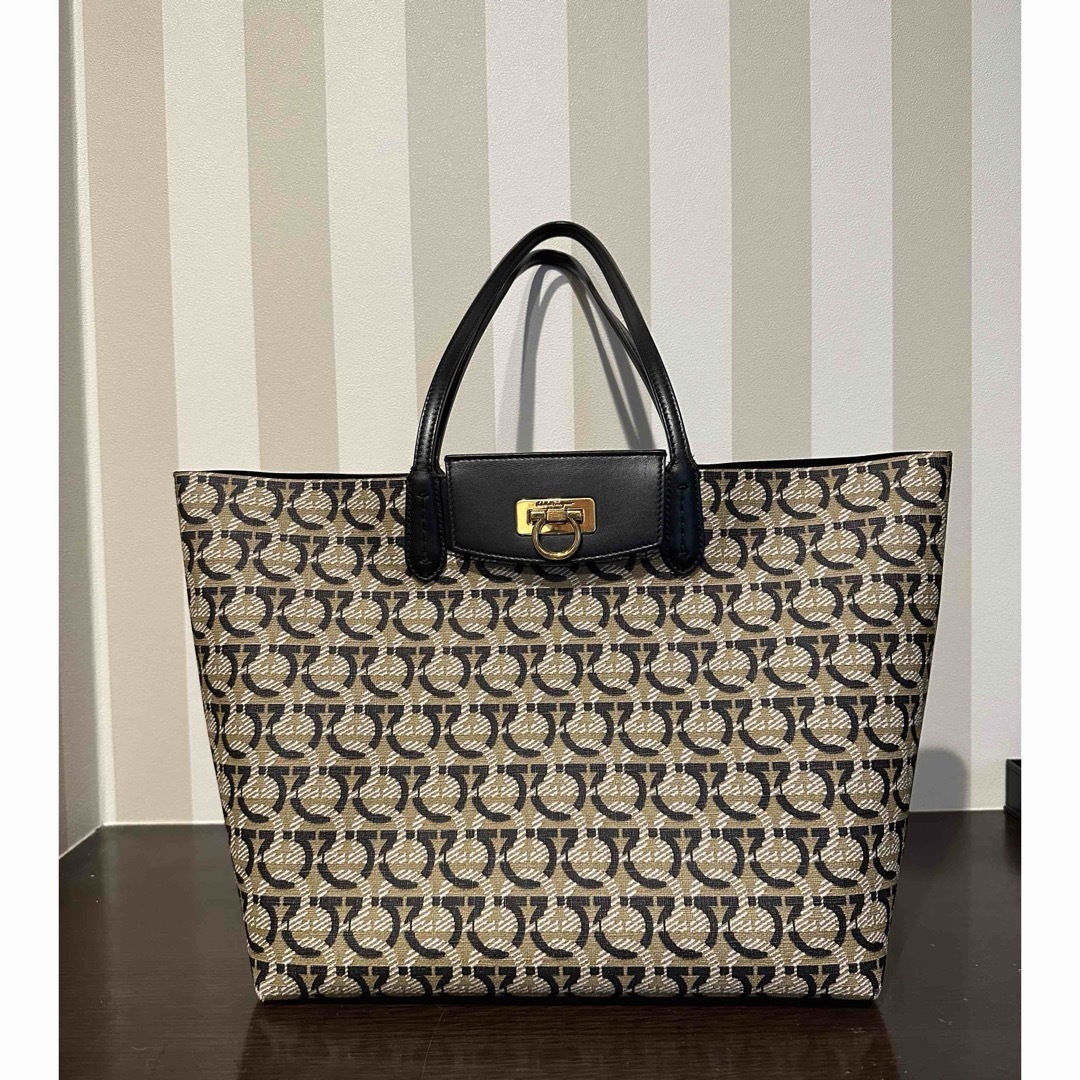 美品✨ 美品✨フェラガモトートバッグ 美品✨ 美品✨フェラガモトートバッグ